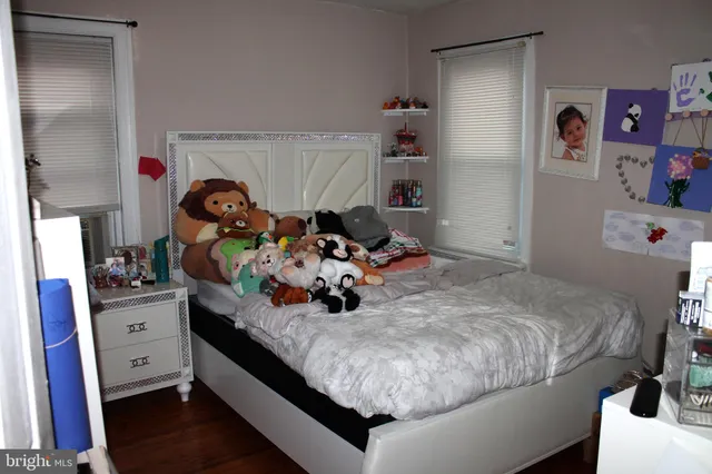 a bed room with a bed and a desk