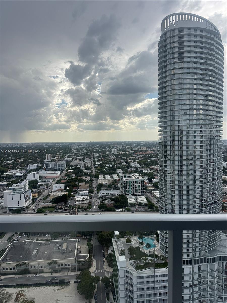 185 Southwest 7th Street, Unit 3900 Miami, FL 33130 - Photo 9 of 14