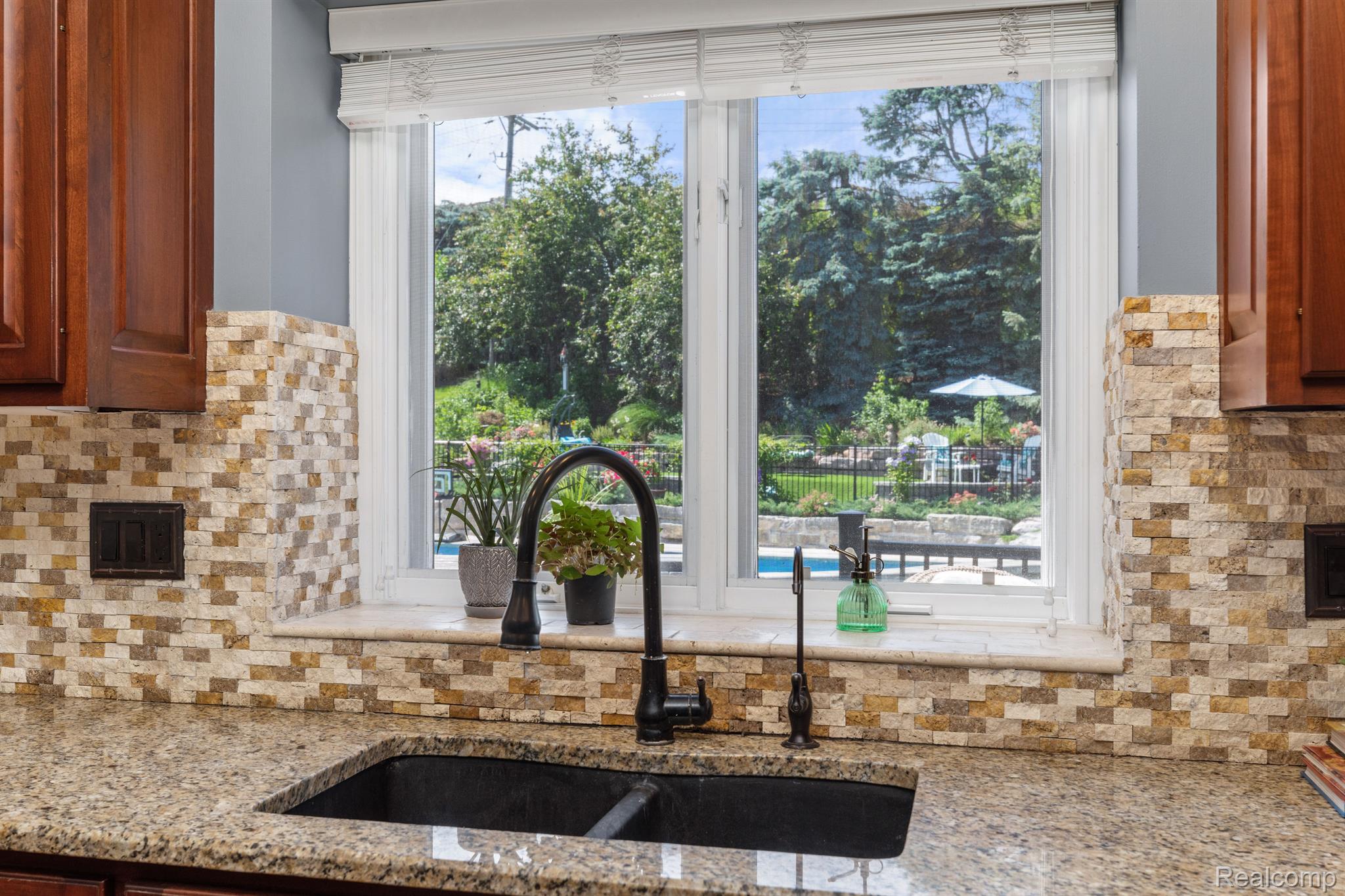 1424 Pebble Ridge Drive Rochester, MI 48307 - Photo 20 of 72 20 Kitchen sink window