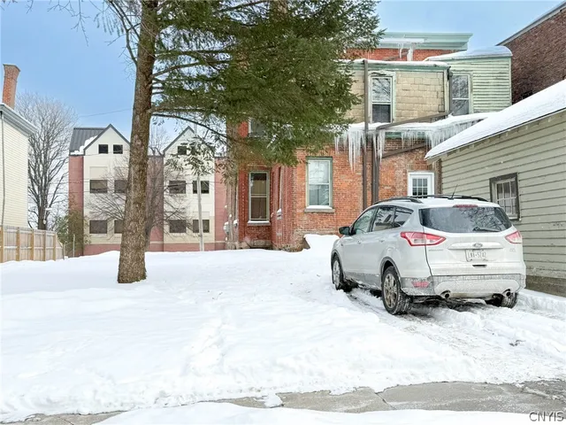 $800 | 507 Henry Street, Unit 2, Utica, NY 13502