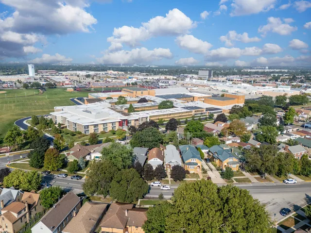 $469,900 | 2508 Kenilworth Avenue, Berwyn, IL 60402