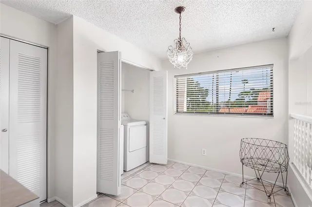 a view of livingroom with furniture