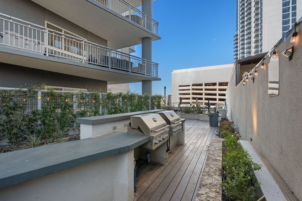 603 Davis Street, Unit 2009 Austin, TX 78701 - Photo 35 of 37 a balcony with wooden floor and furniture