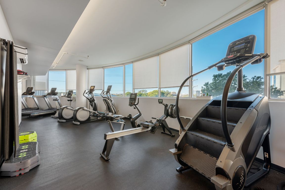 603 Davis Street, Unit 2009 Austin, TX 78701 - Photo 37 of 37 a view of a room with gym equipment