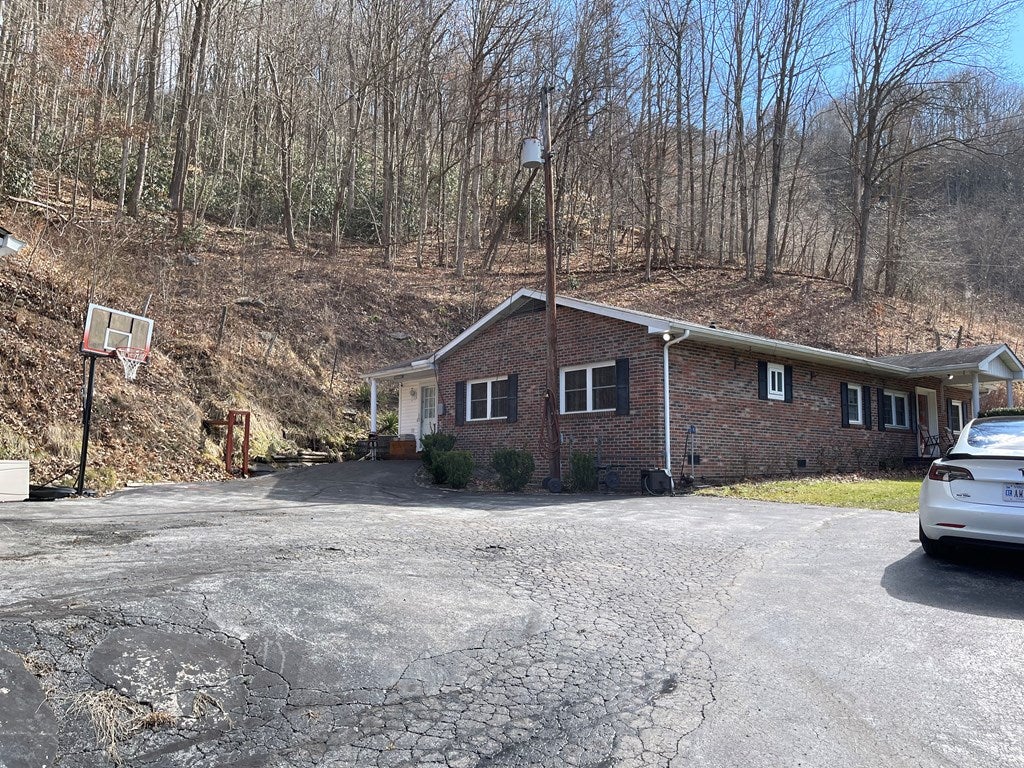 1815 Combs Rdg Road Honaker, VA 24260 - Photo 3 of 57 Gallery Image 3