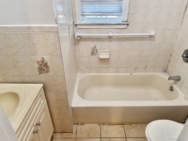 a bathroom with a bathtub and toilet