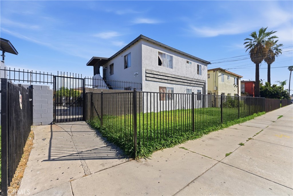 11107 Bonwood Road El Monte, CA 91733 - Photo 3 of 22