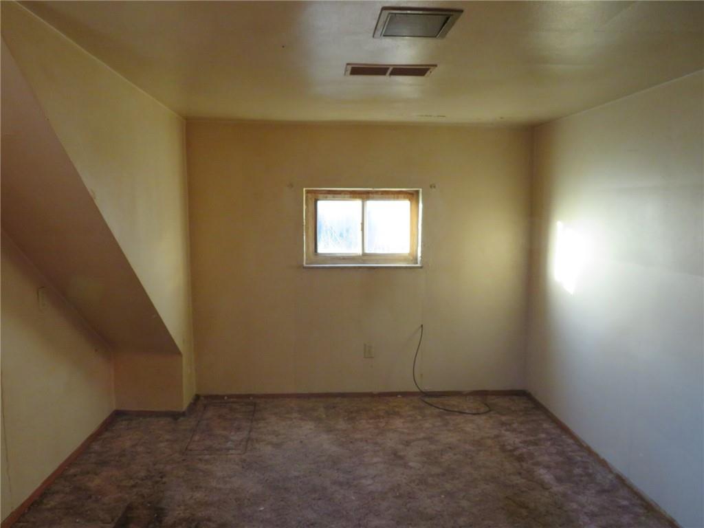 1252 Brinton Road Pittsburgh, PA 15221 - Photo 26 of 35 an empty room with a empty space and windows