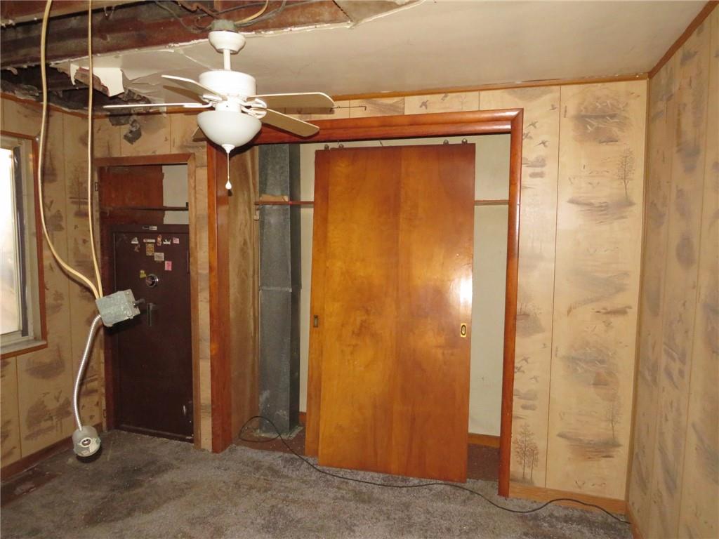 1252 Brinton Road Pittsburgh, PA 15221 - Photo 8 of 35 a bathroom with a mirror