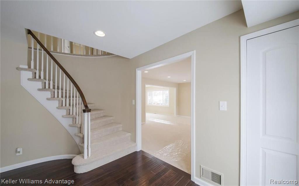 36932 Fox Run Farmington Hills, MI 48331 - Photo 5 of 37