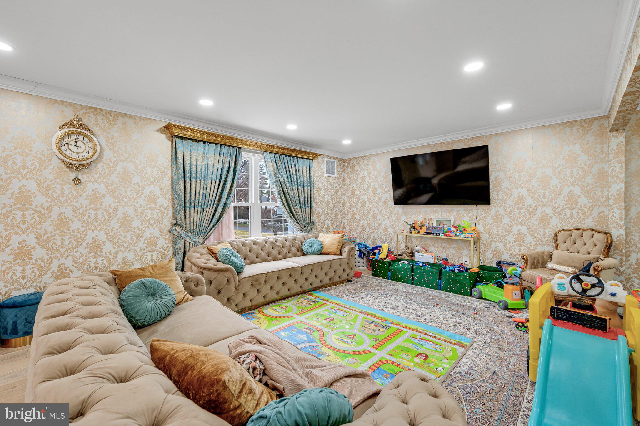 10904 Gainsborough Road Potomac, MD 20854 - Photo 23 of 32