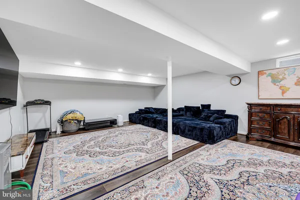 $6,800 | 10904 Gainsborough Road, Potomac, MD 20854
