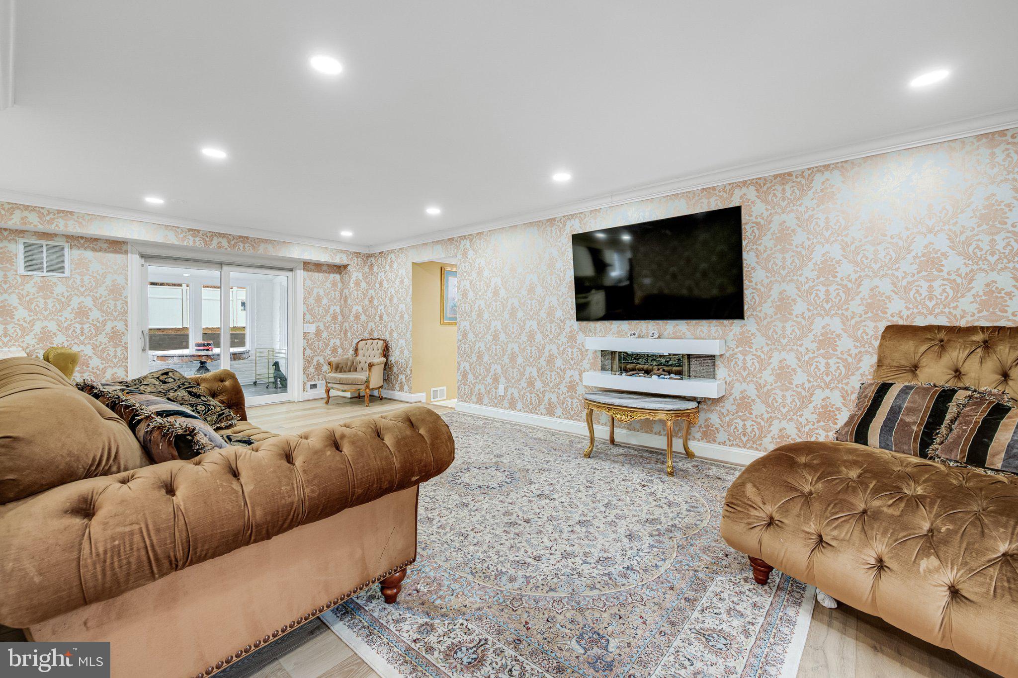 10904 Gainsborough Road Potomac, MD 20854 - Photo 6 of 32 Elegant living space with stylish decor.