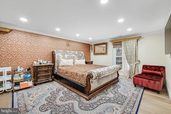 $6,800 | 10904 Gainsborough Road, Potomac, MD 20854