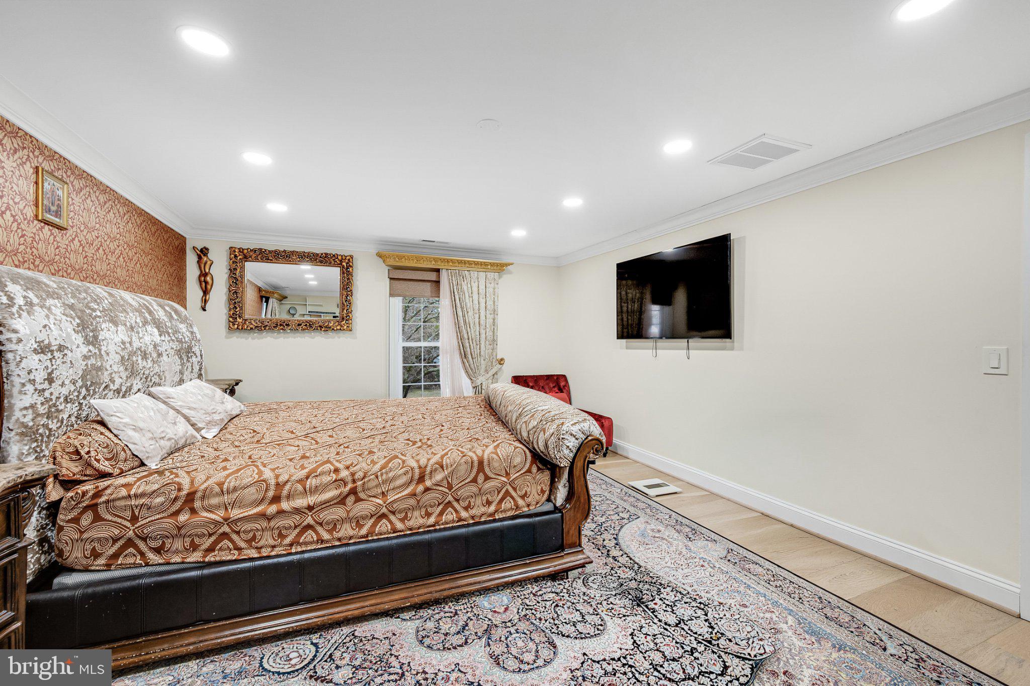 10904 Gainsborough Road Potomac, MD 20854 - Photo 10 of 32 Elegant retreat with modern comforts.