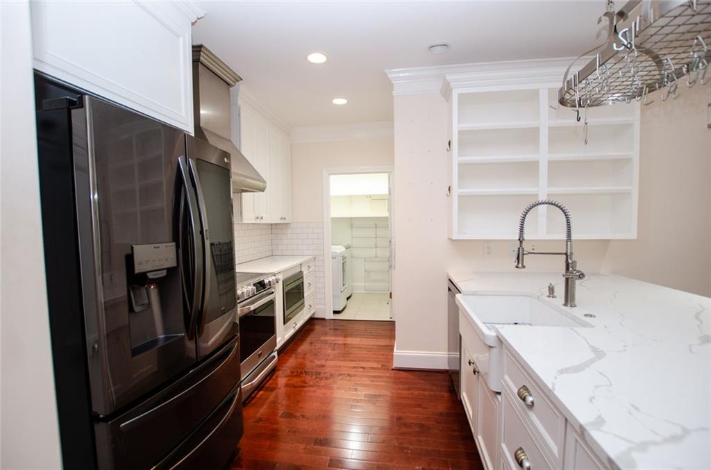4100 Paces Walk Southeast, Unit 1305 Atlanta, GA 30339 - Photo 20 of 45 a kitchen with a sink and stainless steel appliances