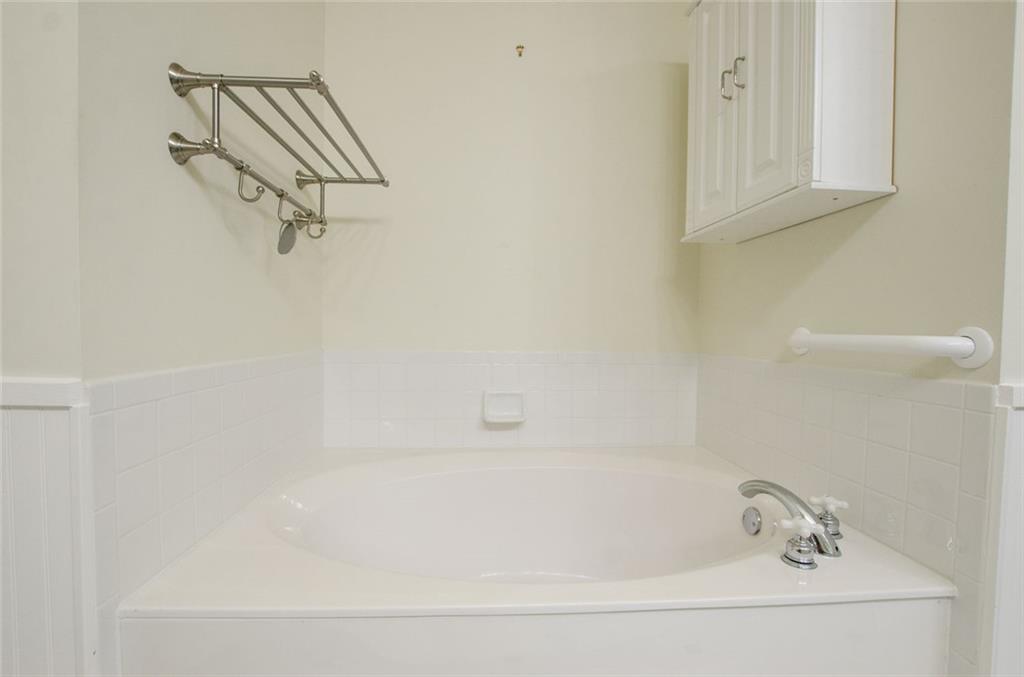 4100 Paces Walk Southeast, Unit 1305 Atlanta, GA 30339 - Photo 30 of 45 a bathroom with a bathtub
