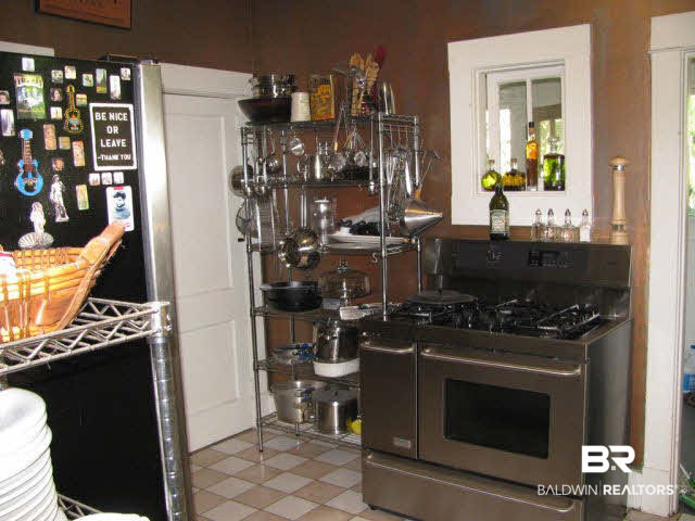 18 Hannon Avenue Mobile, AL 36604 - Photo 5 of 8 Kitchen