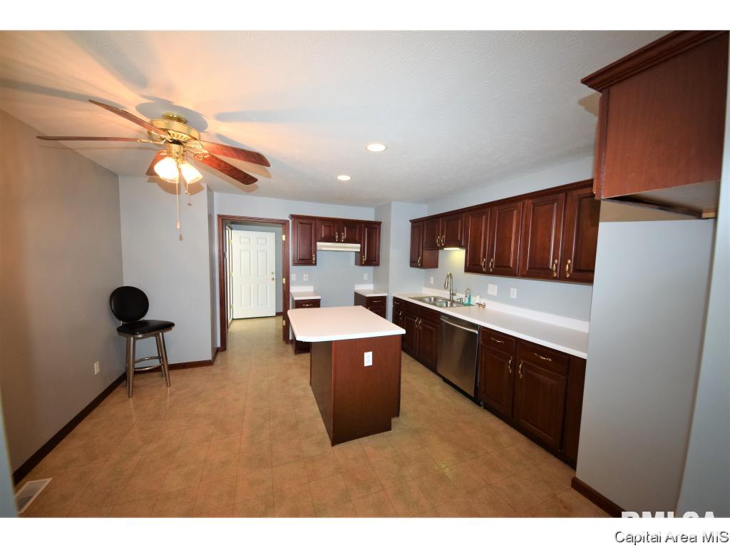 901 Knoll Pointe Place Springfield, IL 62703 - Photo 5 of 31