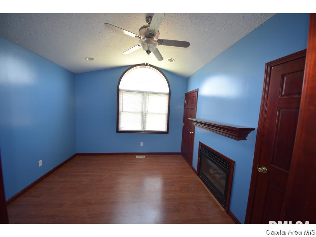 901 Knoll Pointe Place Springfield, IL 62703 - Photo 9 of 31