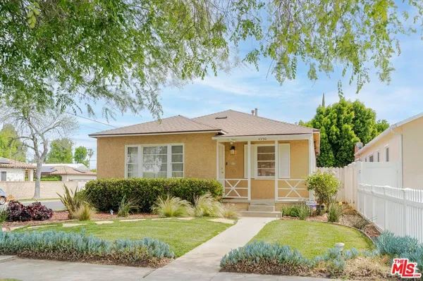 $4,200 | 4950 Newcastle Avenue, Encino, CA 91316