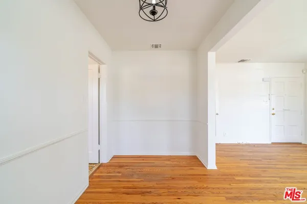 $4,200 | 4950 Newcastle Avenue, Encino, CA 91316