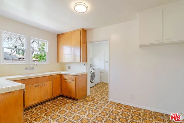 $4,200 | 4950 Newcastle Avenue, Encino, CA 91316