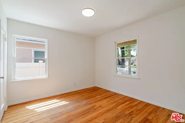 $4,200 | 4950 Newcastle Avenue, Encino, CA 91316