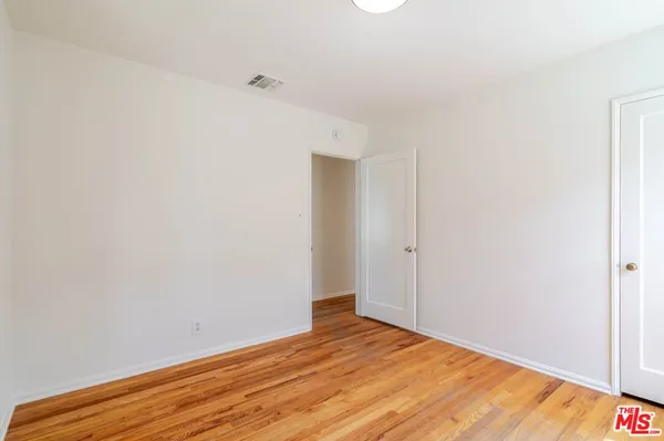 $4,200 | 4950 Newcastle Avenue, Encino, CA 91316