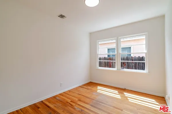 $4,200 | 4950 Newcastle Avenue, Encino, CA 91316