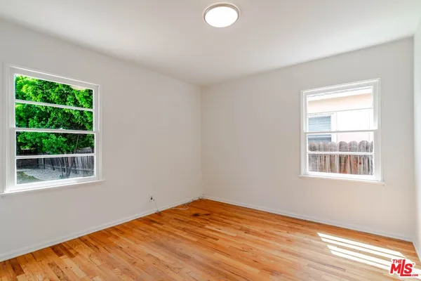 $4,200 | 4950 Newcastle Avenue, Encino, CA 91316