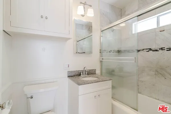 $4,200 | 4950 Newcastle Avenue, Encino, CA 91316