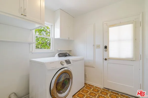 $4,200 | 4950 Newcastle Avenue, Encino, CA 91316