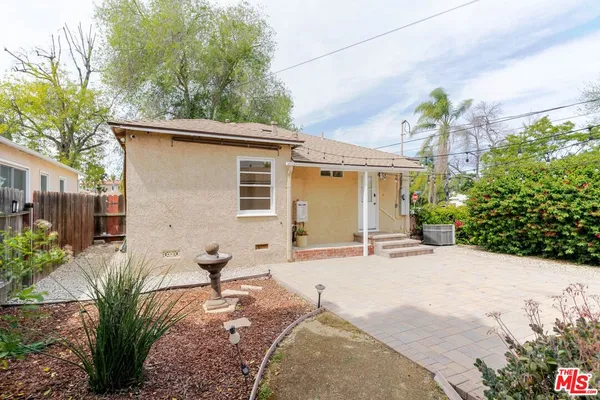 $4,200 | 4950 Newcastle Avenue, Encino, CA 91316