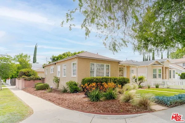 $4,200 | 4950 Newcastle Avenue, Encino, CA 91316