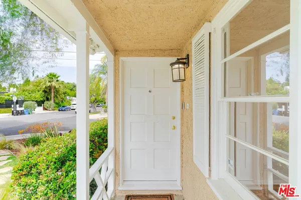 $4,200 | 4950 Newcastle Avenue, Encino, CA 91316