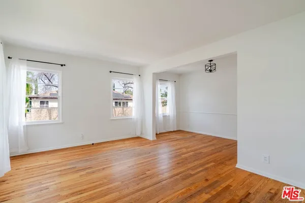 $4,200 | 4950 Newcastle Avenue, Encino, CA 91316