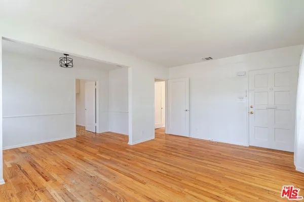 $4,200 | 4950 Newcastle Avenue, Encino, CA 91316