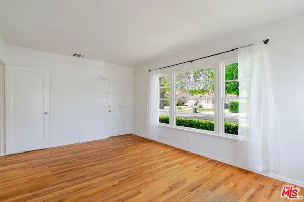 $4,200 | 4950 Newcastle Avenue, Encino, CA 91316