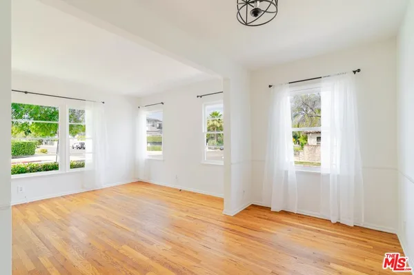 $4,200 | 4950 Newcastle Avenue, Encino, CA 91316