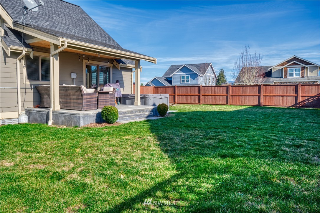 1007 Ridge Lane Everson, WA 98247 - Photo 4 of 25 a view of a house with backyard and porch
