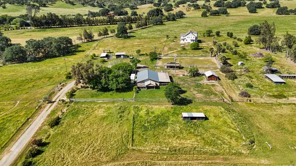 a view of a houses with a yard