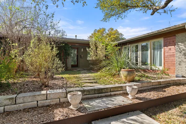 $7,995 | 2212 East Side Drive, Austin, TX 78704