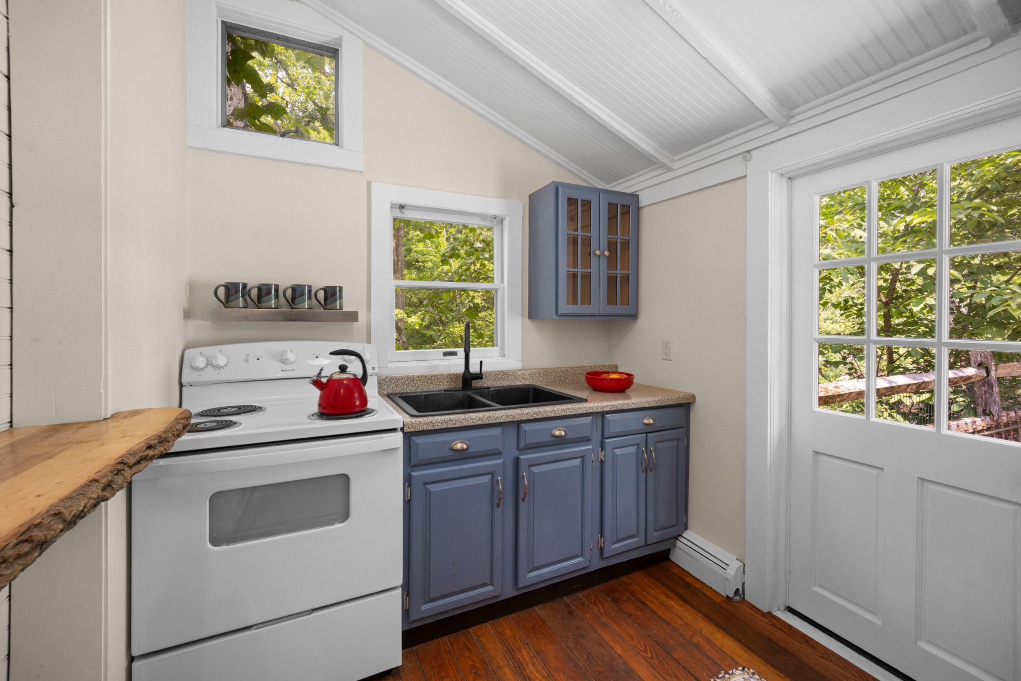 3401 St Peters Road, Unit 11 Elverson, PA 19520 - Photo 20 of 59 First Floor, Unit 2: Kitchen