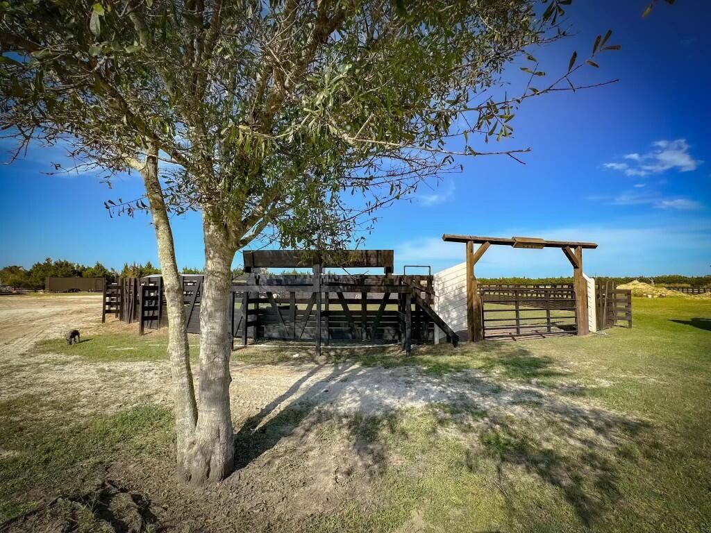 1785 Shinn Road Fort Pierce, FL 34945 - Photo 31 of 35 95644C85-F9BC-4742-99DF-872028D35326