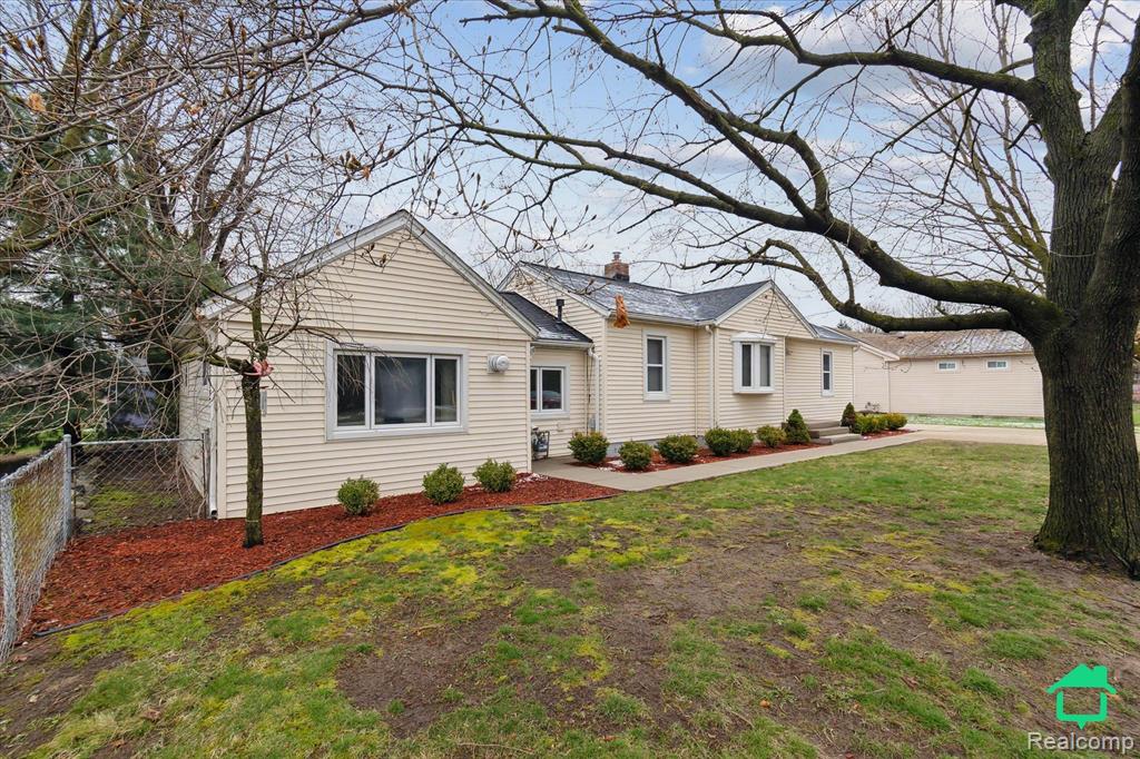 42228 Fret Road Belleville, MI 48111 - Photo 3 of 44 Gallery Image 3