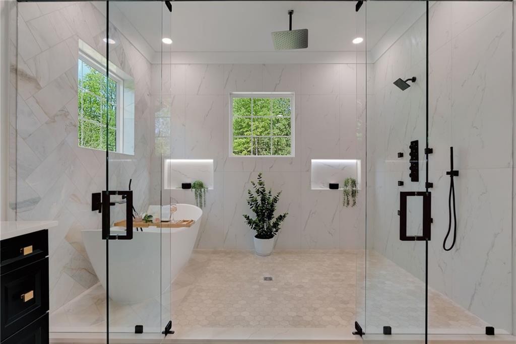 2366 Wall Road Monroe, GA 30656 - Photo 128 of 186 a bathroom with a potted plant