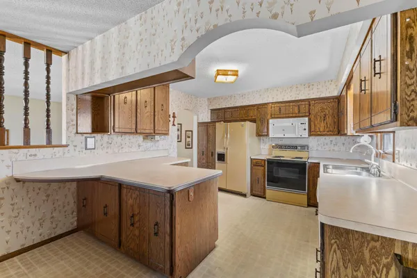 $849,500 | 7708 82nd Avenue North, Brooklyn Park, MN 55445