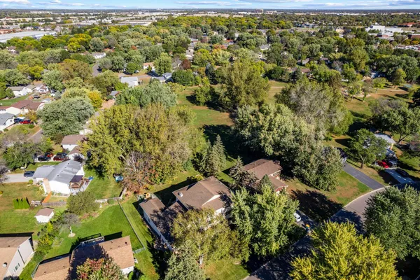 $849,500 | 7708 82nd Avenue North, Brooklyn Park, MN 55445