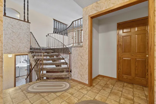 $849,500 | 7708 82nd Avenue North, Brooklyn Park, MN 55445